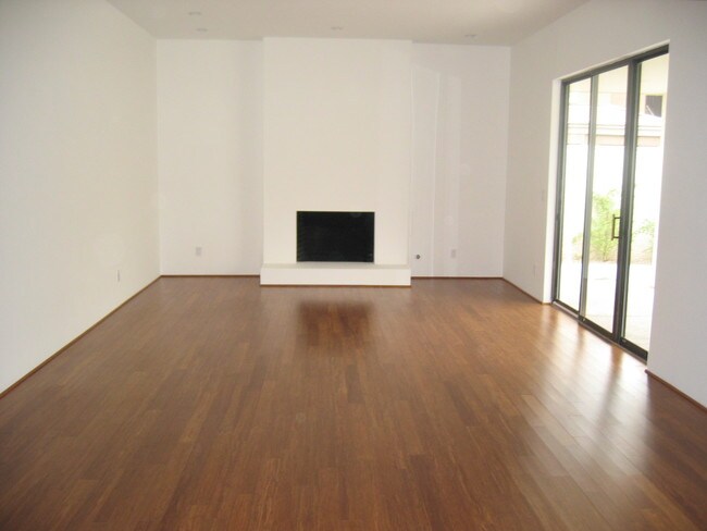 Building Photo - 4823 N 35th Pl