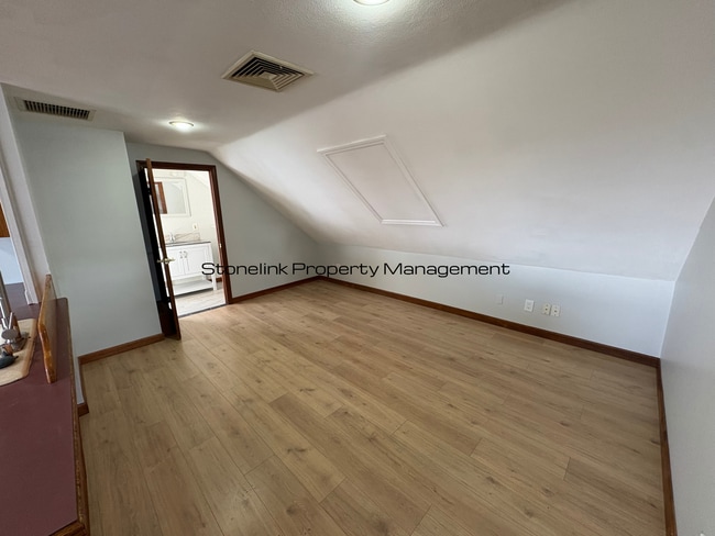 Building Photo - 70 Magill St