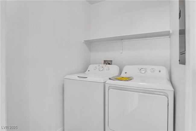 Building Photo - 3520 Glorious Iris Pl