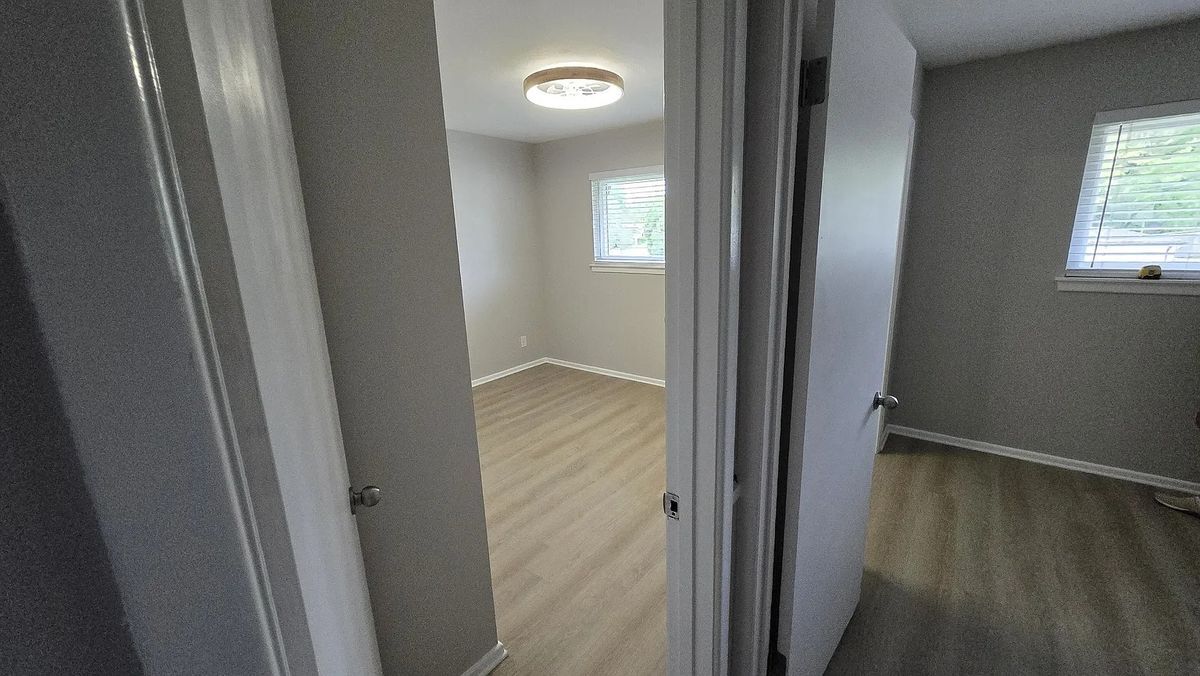 Building Photo - 105 W Silver Sands Dr