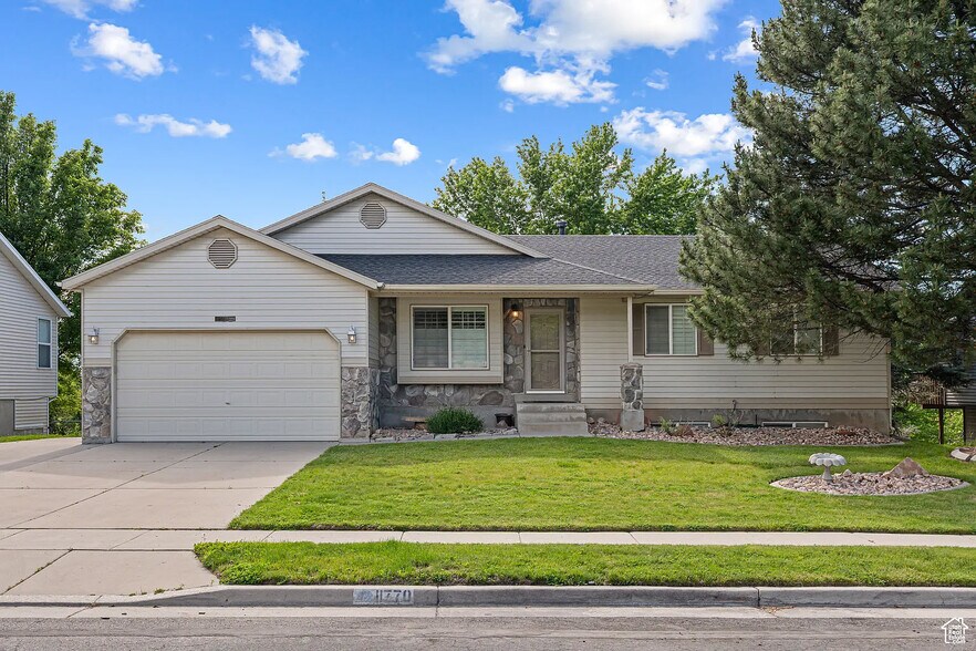 Front of home - 11770 S Dry Creek Rd