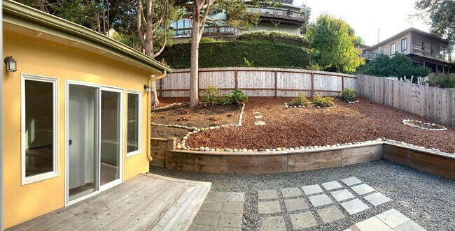 Building Photo - 450 Loma Vista Terrace