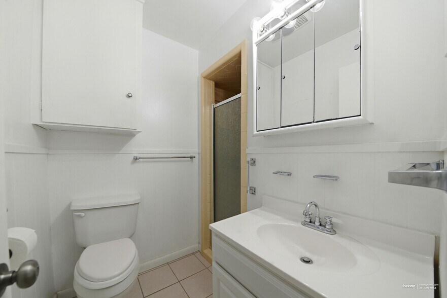 Building Photo - 1302 Laura Ln