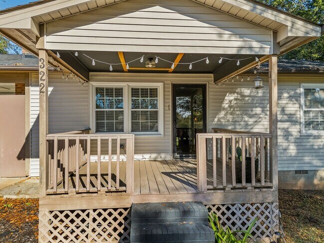 Building Photo - 2-Bedroom Furnished Home with Large Lot in...