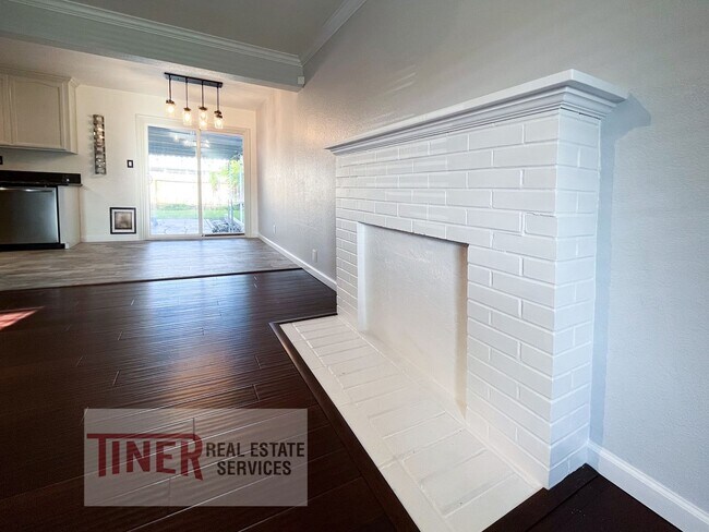 Building Photo - Beautiful Colonial Village Home