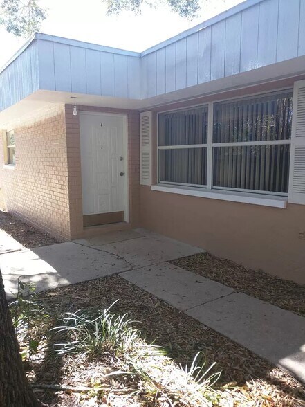 Building Photo - 3346 Camelot Dr