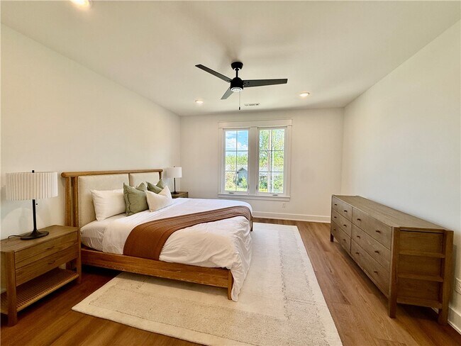 Building Photo - 825 NW 14th St