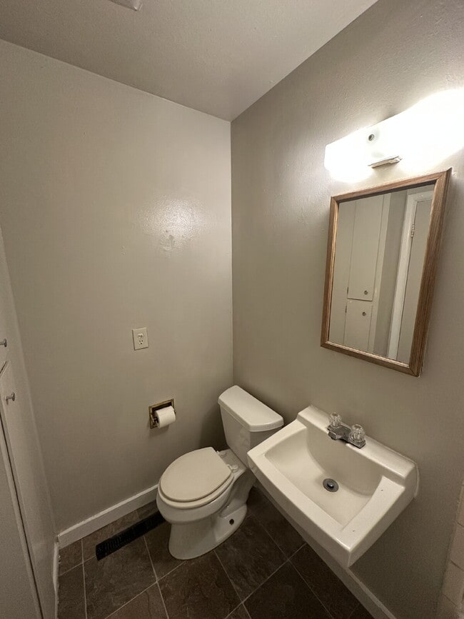 Building Photo - 3423 W Good St