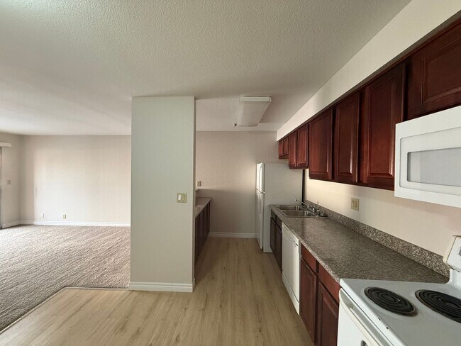 Building Photo - Upstairs unit at Bella Vita Guard-Gated Co...