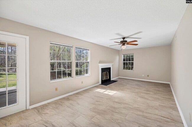 Building Photo - 605 N Donar Dr