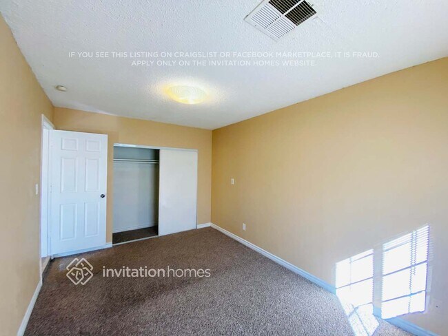 Building Photo - 4712 E Carson Rd