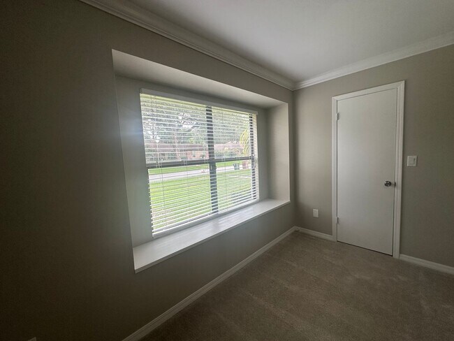 Building Photo - Popular Cathedral Oaks, Elegant Home