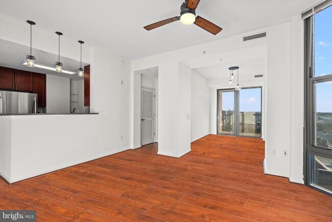 Building Photo - 1390 Kenyon St NW