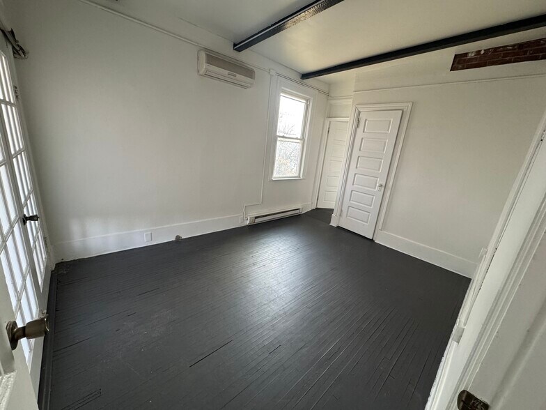 Building Photo - 608 S 24th St