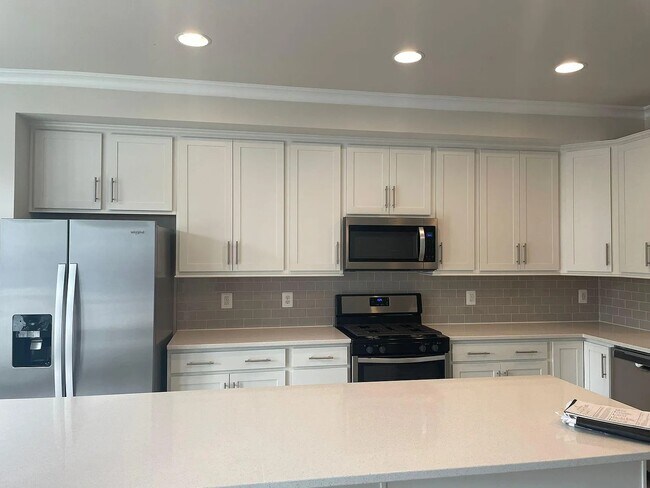 Building Photo - 124 Kinross Ln