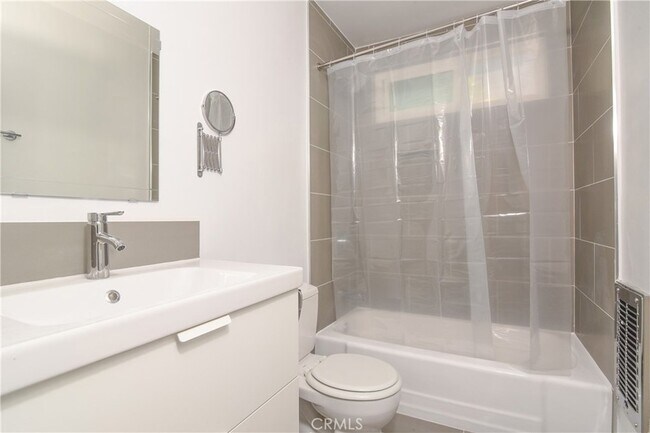 Building Photo - 11921 Goshen Ave