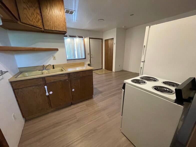 Building Photo - 1300 NE Williams St