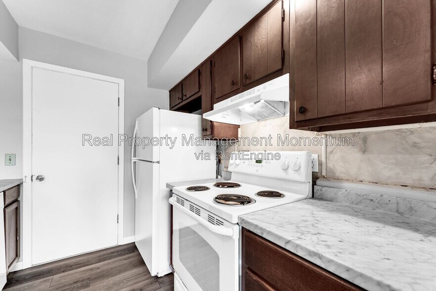 Building Photo - 2105 S Barcliff Ave