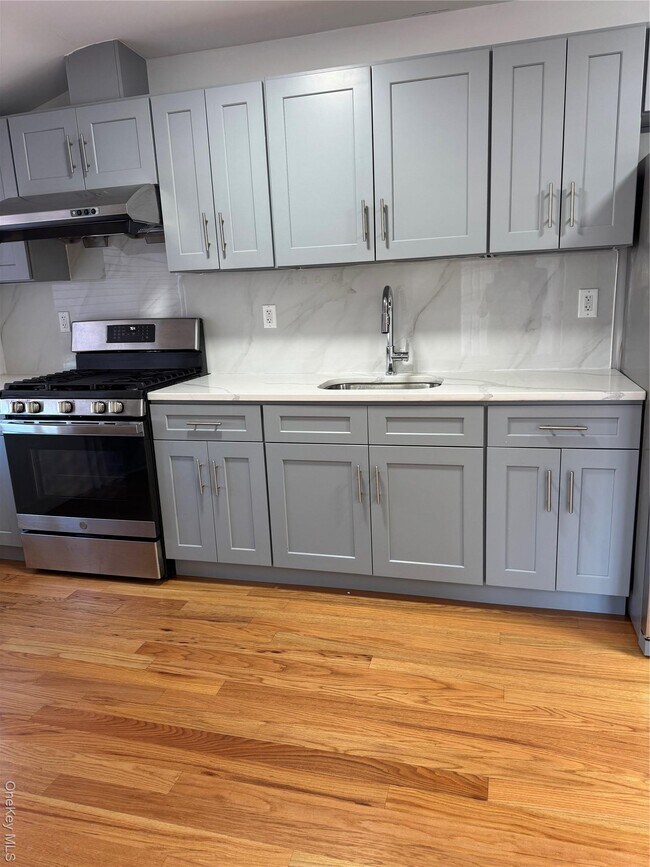 Building Photo - 132-25 57th Ave