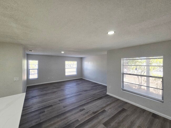 Building Photo - 843 42nd St S