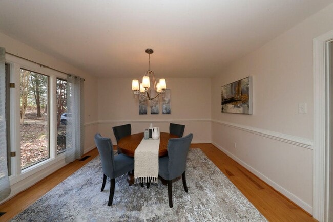 Building Photo - Luxury Kingsmill Treehouse Retreat | 7BR Custom Home with Private Suite