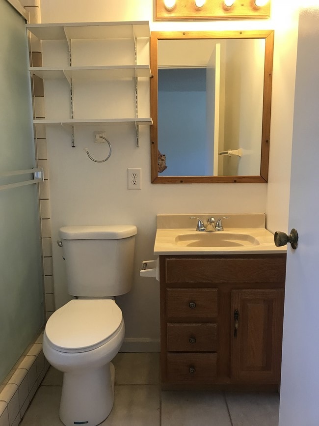 Building Photo - 1059 La Mesa Dr