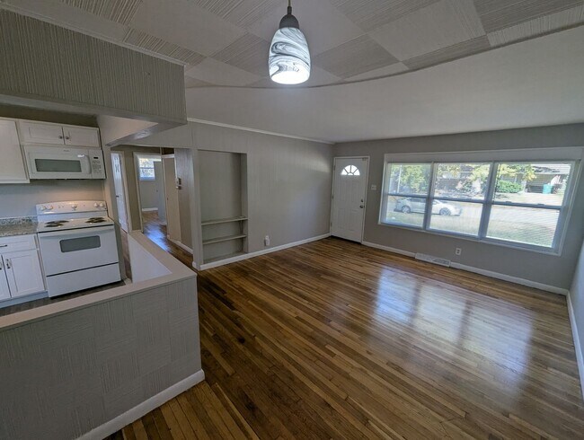 Building Photo - Lawnview Vista