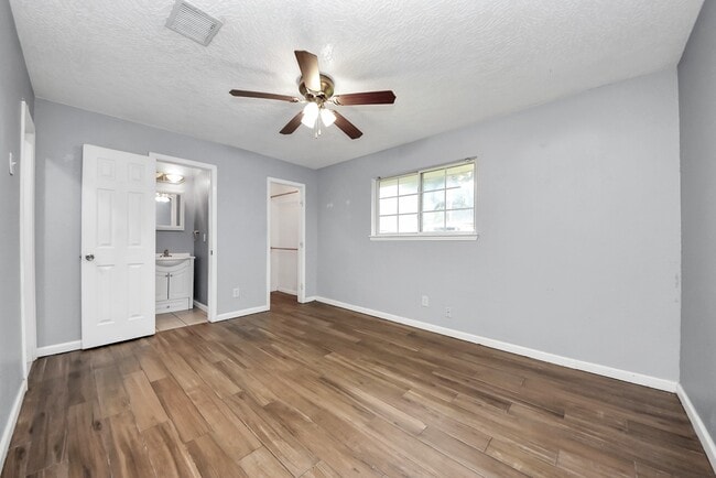 Building Photo - 7414 Battlewood Dr