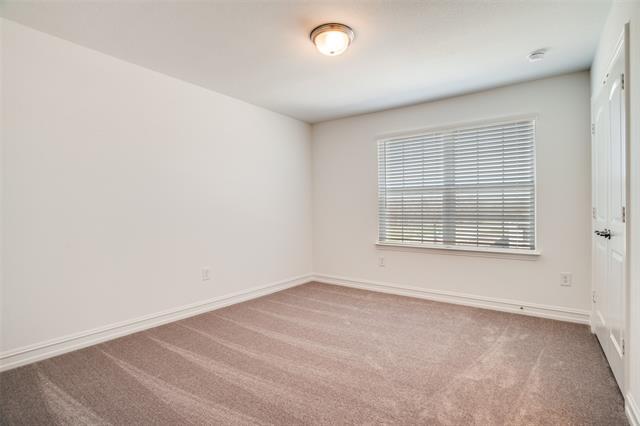 Building Photo - 1600 Tyler Dr