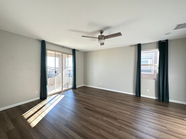 Building Photo - Stonegate