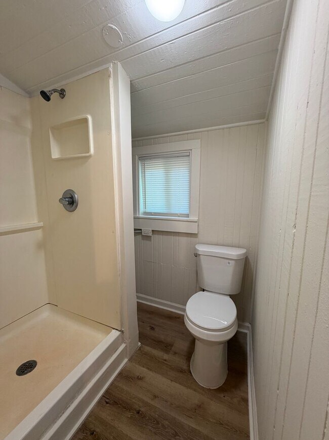 Building Photo - Renovated 1/1 House in East Rome- $995