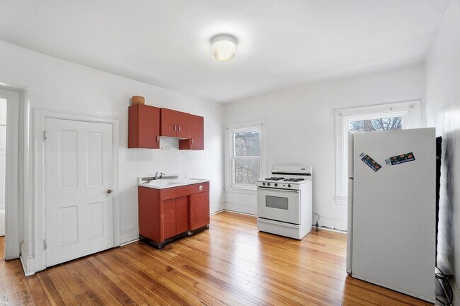 Building Photo - 3523 Clifton Ave