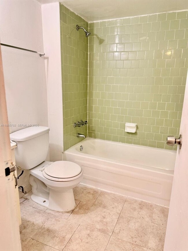 Building Photo - 4848 NW 24th Ct