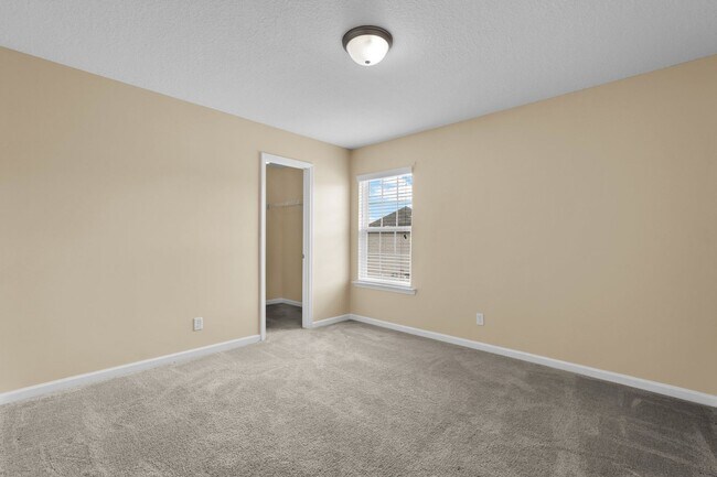Building Photo - AVAILABLE JUNE 2025 [SMALL PET PREFERRED: ...