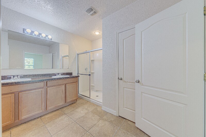 Building Photo - 16647 Broadford Ln