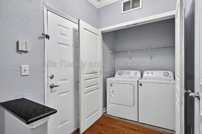 Building Photo - 8290 Gate Pkwy W