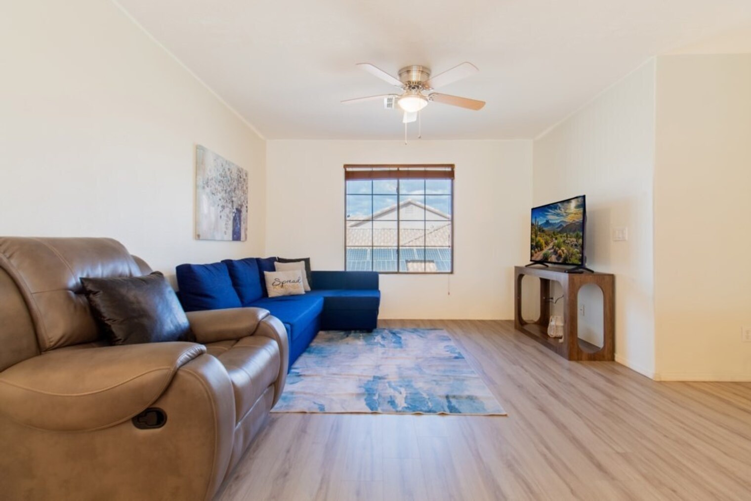 Building Photo - 1550 N Desert Willow St