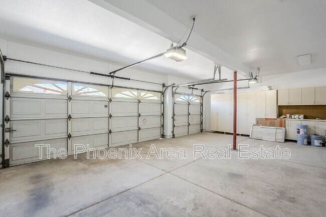 Building Photo - 1531 E Silverwood Dr