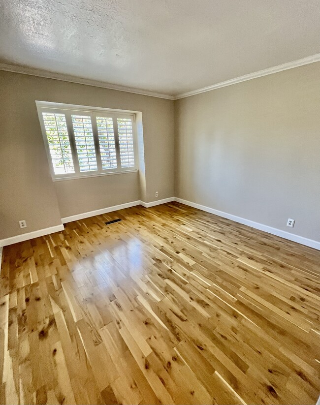 Building Photo - 185 Easy St