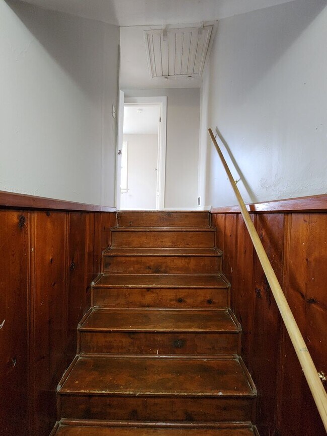 Building Photo - Spacious 3-Bedroom, 2-Bathroom Home AVAILABLE NOW!!