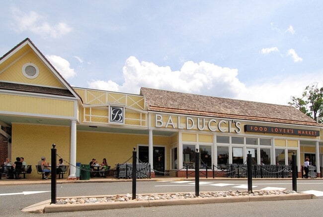 Building Photo - Luxury 2BD/2BA in The Gallery - Across from PIKE & ROSE + White Flint Metro