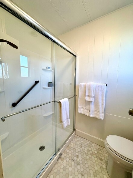 Building Photo - 482 Outer Dr
