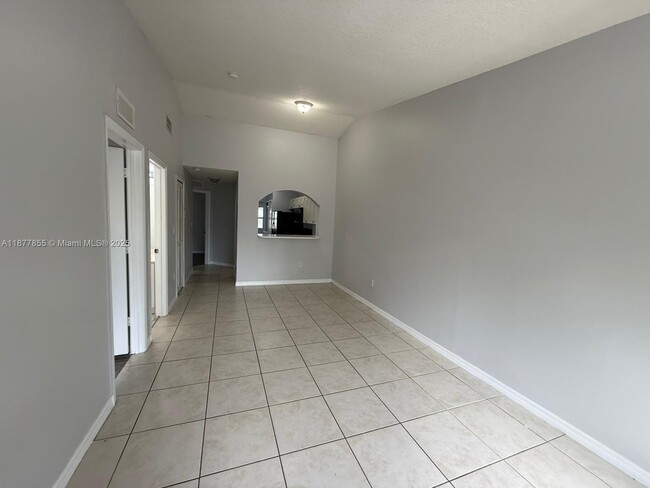 Building Photo - 2930 SE 13th Ave