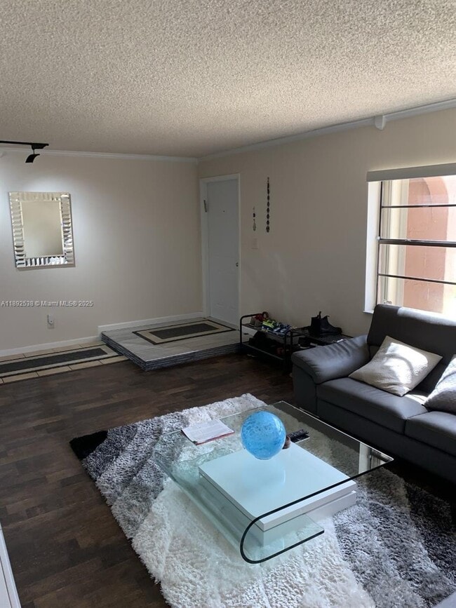 Building Photo - 11 Madrid Ln