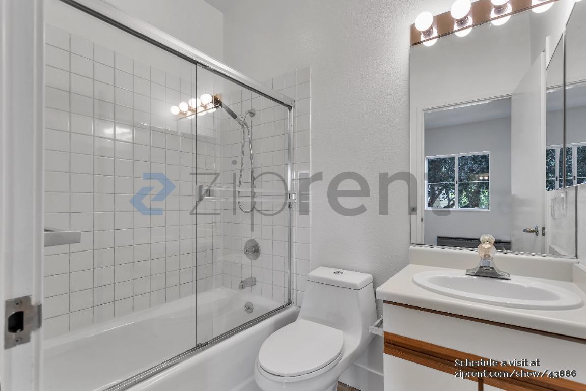 Building Photo - 1930 Eddy St