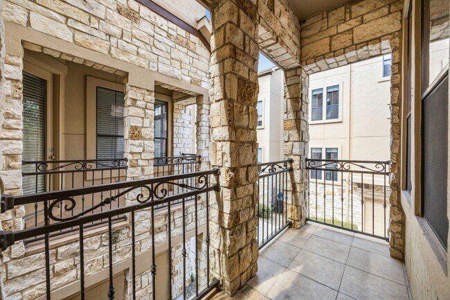 Building Photo - 5213 Eigel St