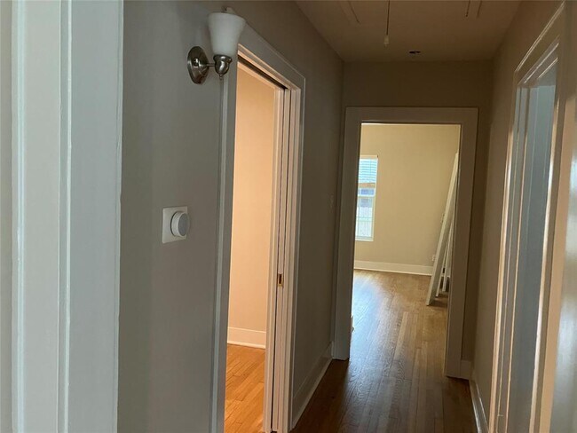 Building Photo - 1921 W 39th St