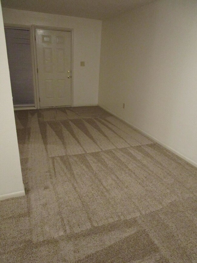 Building Photo - 6180 Circle Dr