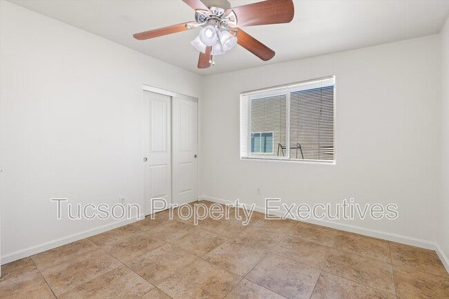 Building Photo - 227 E Waverly St