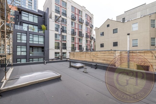 Building Photo - Rincon Hill - 3 BR, 2 BA House 1,164 Sq. Ft. - 3D Virtual Tour, Garage, Yard